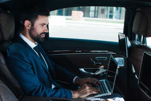 The Benefits Of Using Chauffeur Service For Business Travelers